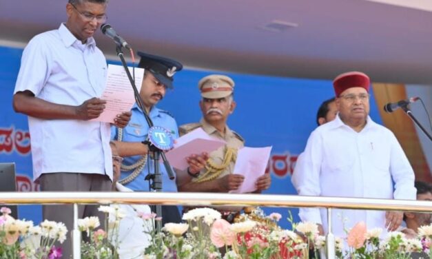 ಸಂಪುಟ ದರ್ಜೆ ಸಚಿವರಾಗಿ ಪ್ರಮಾಣವಚನ ಸ್ವೀಕರಿಸಿದ ಸತೀಶ ಜಾರಕಿಹೊಳಿ