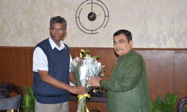 ಸಚಿವ ನಿತಿನ್ ಗಡ್ಕರಿ ಭೇಟಿ ಮಾಡಿದ ಸಚಿವ ಜಾರಕಿಹೊಳಿ