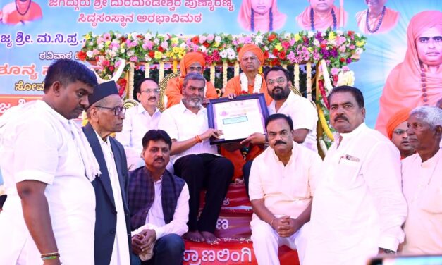 ಅರಭಾವಿ ದುರದುಂಡೇಶ್ವರ ಮಠದ 12ನೇ ಪೀಠಾಧಿಪತಿಯಾಗಿ ಶ್ರೀ ಗುರುಬಸವಸಿದ್ದಲಿಂಗ ಸ್ವಾಮಿಜಿ