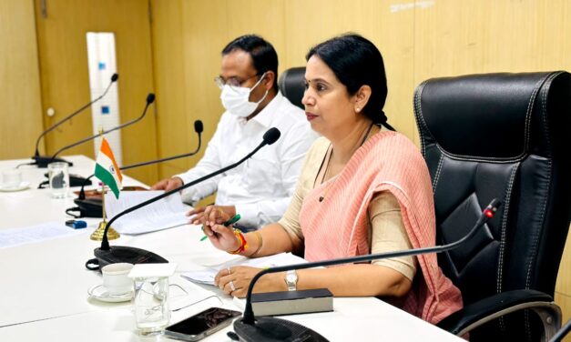 ಹೆಚ್ಚಿನ ಪರಿಹಾರಕ್ಕೆ ಹೊಸ ಪ್ರಸ್ತಾವನೆ ಸಲ್ಲಿಸಿ:  ಲಕ್ಷ್ಮೀ ಹೆಬ್ಬಾಳಕರ