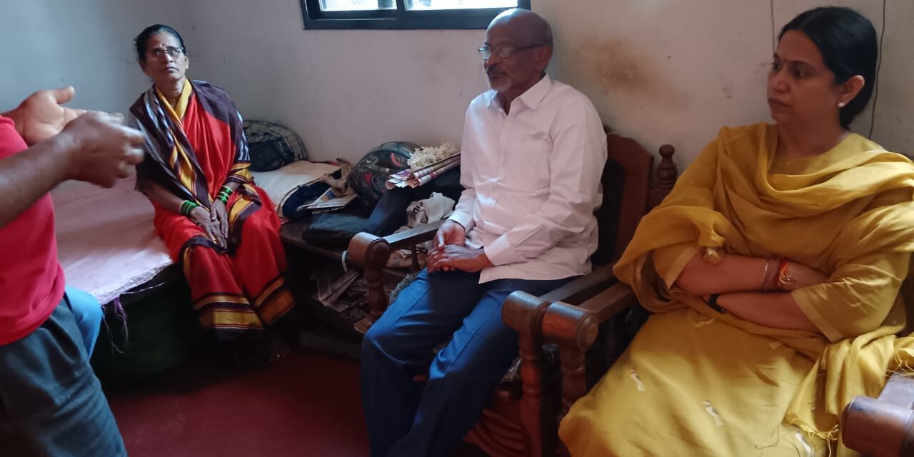 ನಾವಗೆಗೆ ಧಾವಿಸಿ ಗ್ರಾಮಸ್ಥರಲ್ಲಿ ಧೈರ್ಯ ತುಂಬಿದ ಸಚಿವೆ ಲಕ್ಷ್ಮೀ ಹೆಬ್ಬಾಳಕರ್*