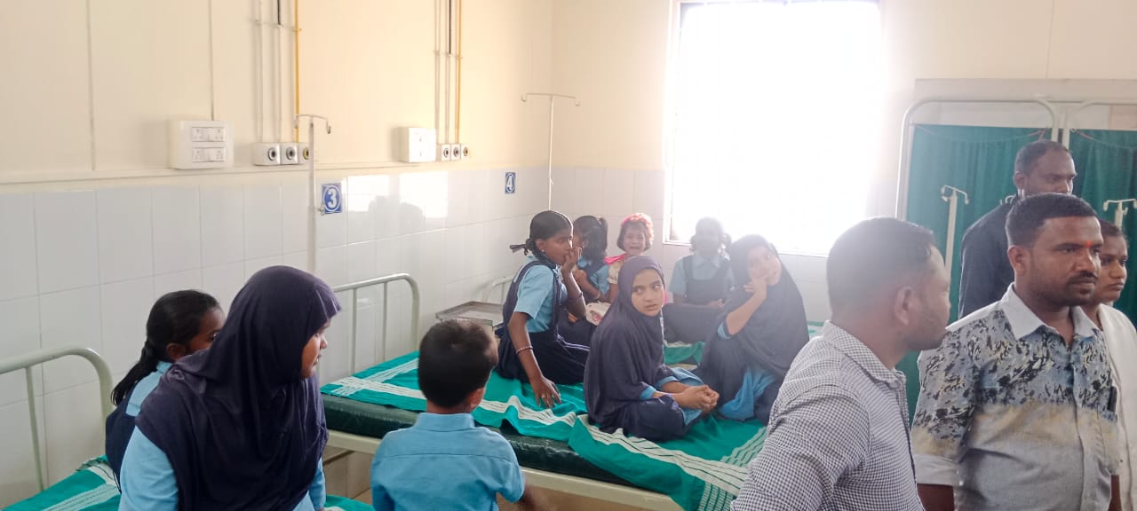 ಕ್ಷೀರಭಾಗ್ಯ ಹಾಲಿಗೆ ಬಿದ್ದ ಹಲ್ಲಿ : ಆಸ್ಪತ್ರೆಗೆ ದಾಖಲಾದ ವಿದ್ಯಾರ್ಥಿಗಳು