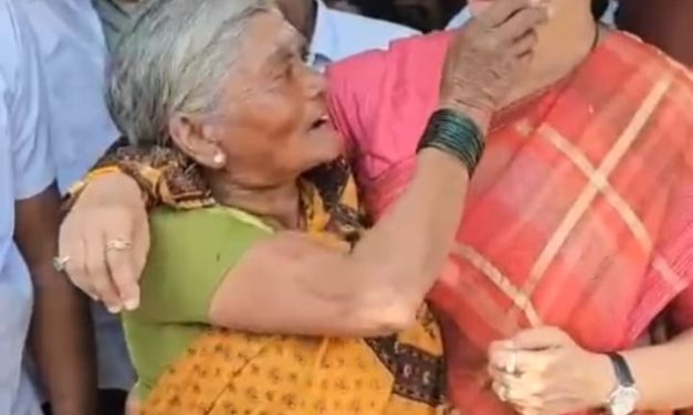 ಸಚಿವೆ ಲಕ್ಷ್ಮೀ ಹೆಬ್ಬಾಳಕರ್ ಗಲ್ಲ ಸವರಿ ಗ್ಯಾರಂಟಿಗೆ ಮೆಚ್ಚುಗೆ