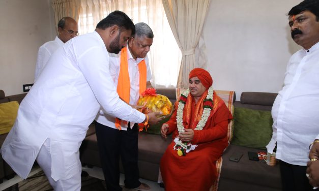 ಪಂಚಮಸಾಲಿ ಸ್ವಾಮೀಜಿಯವರನ್ನು ಭೇಟಿಯಾದ ಶೆಟ್ಟರ್