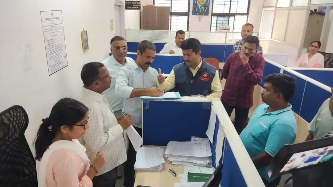 ಪಾಲಿಕೆ ಮೇಲೆ ಲೋಕಾಯುಕ್ತರ ದಾಳಿ: ಕಡತ ಪರಿಶೀಲನೆ