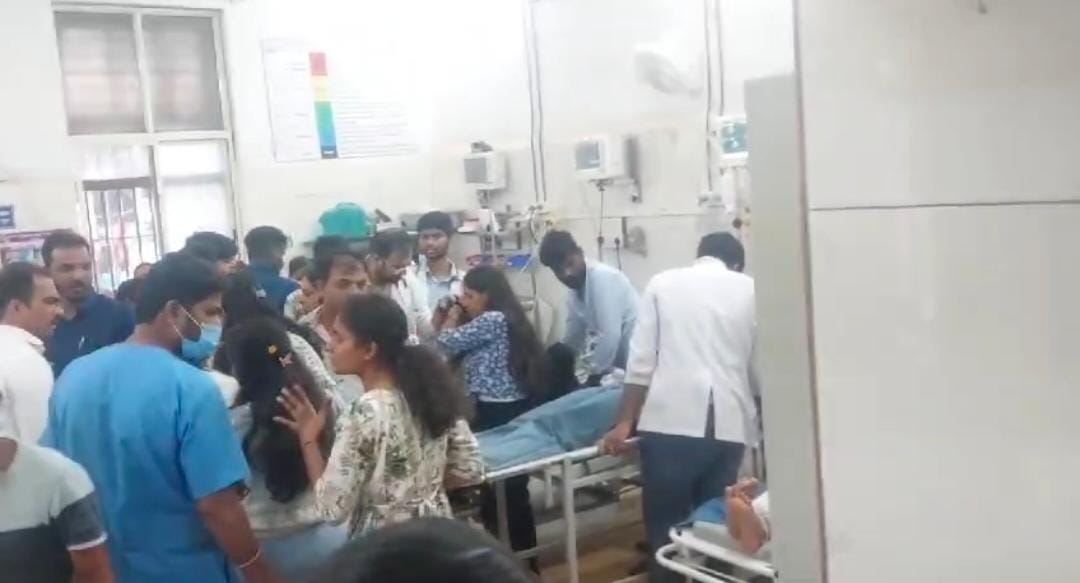 ಟಿಪ್ಪರ ಬಸ್ ಮುಖಾಮುಖಿ ಡಿಕ್ಕಿ: 40 ವಿದ್ಯಾರ್ಥಿಗಳಿಗೆ ಗಾಯ