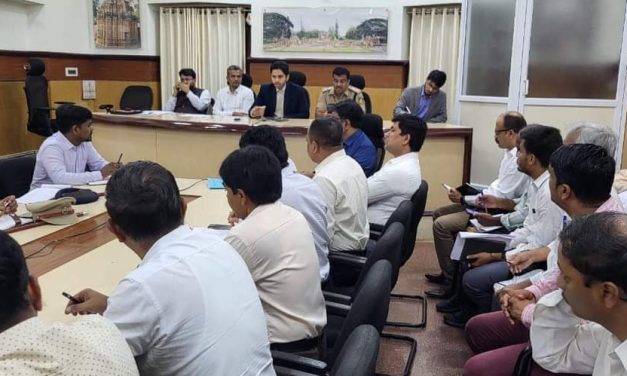 ತಕ್ಷಣವೇ ಗ್ರಾಮಸ್ಥರ ಸ್ಥಳಾಂತರ: ಜಿಲ್ಲಾಧಿಕಾರಿ