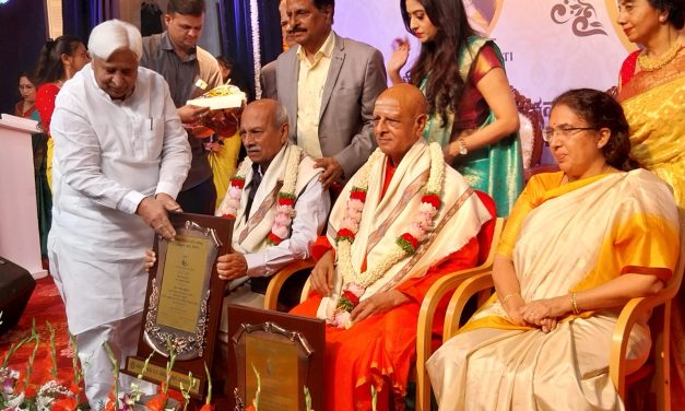 ಪ್ರಶಸ್ತಿ ಹಣ ವಿದ್ಯಾರ್ಥಿ ನಿಲಯಕ್ಕೆ ದಾನ ಮಾಡಿದ ಡಾ. ಕೋರೆ