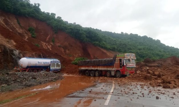 ಗುಡ್ಡ ಕುಸಿತ : 7 ಜನರ ಸಾವು