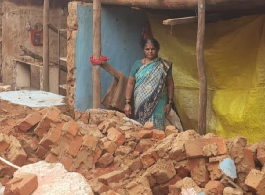 ಕುಸಿದ ಮನೆಗೋಡೆ: ಜೀವ ಉಳಿಸಿದ ಸಪ್ಪಳ