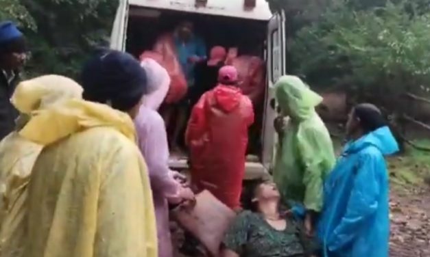 ತೀವ್ರ ಎದೆನೋವು : ಜೋಳಿಗೆಯಲ್ಲಿ ಹೊತ್ತು 5 ಕಿ.ಮೀ. ನಡೆದ ಗ್ರಾಮಸ್ಥರು