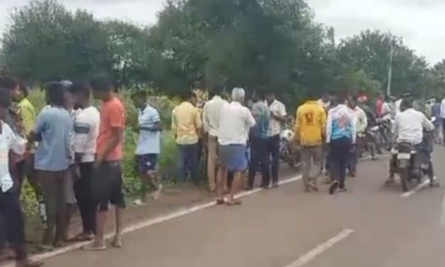 ಬೇರೊಬ್ಬನೊಂದಿಗೆ ಪತ್ನಿ : ಲಾಂಗ್ ನಿಂದ ಕೊಚ್ಚಿ ಕೊಲೆ