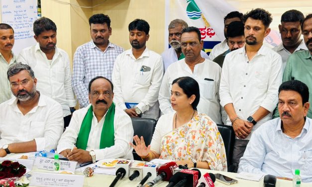 ಮಲಪ್ರಭಾ ಜಲಾಶಯದಿಂದ ತಕ್ಷಣವೇ ನೀರು ಬಿಡುಗಡೆ: ಲಕ್ಷ್ಮೀ ಹೆಬ್ಬಾಳಕರ್