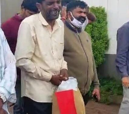 ಸುಟ್ಟ ಕರಕಲಾದ ಮಗನ ಅವಶೇಷ ಕೈ ಚೀಲದಲ್ಲೇ ಕೊಂಡೊಯ್ದು ತಂದೆ