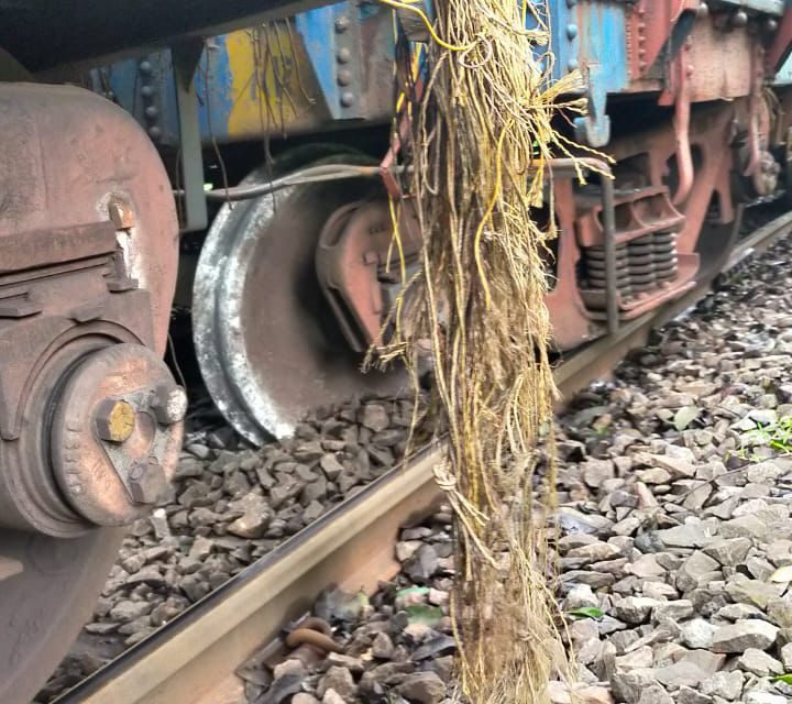 ದೂದಸಾಗರ ಬಳಿ ಹಳಿ ತಪ್ಪಿದ  ರೈಲು