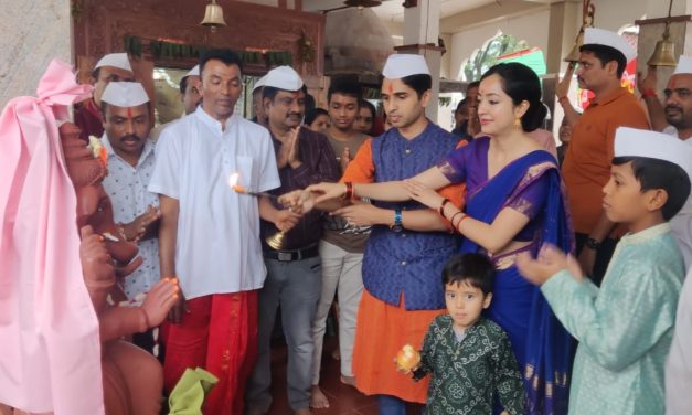 ಮನೆಯಲ್ಲಿ ಗಣೇಶನನ್ನು ಪ್ರತಿಷ್ಠಾಪಿಸಿದ ಡಿಸಿ ಮೊಹ್ಮದ ರೋಶನ