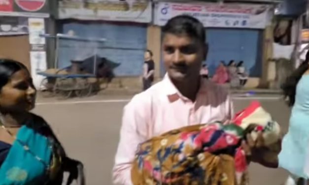 ಮಗುವಿಗೆ ಅನಾರೋಗ್ಯ ; ಮನಕರಗದ ಪೊಲೀಸರು