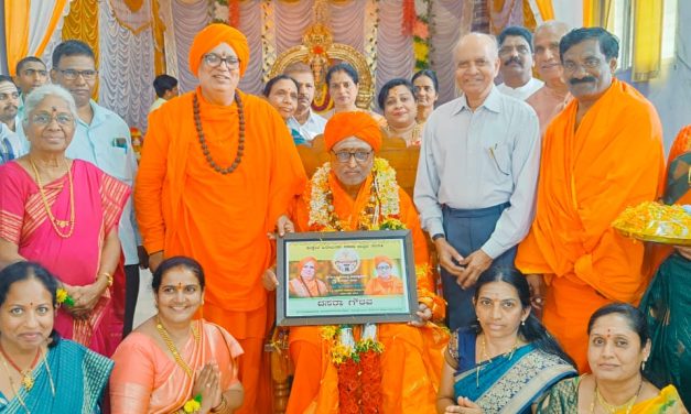 ಕಾರಂಜಿಮಠದ ಶ್ರೀಗಳಿಗೆ ದಸರಾ ಗೌರವ