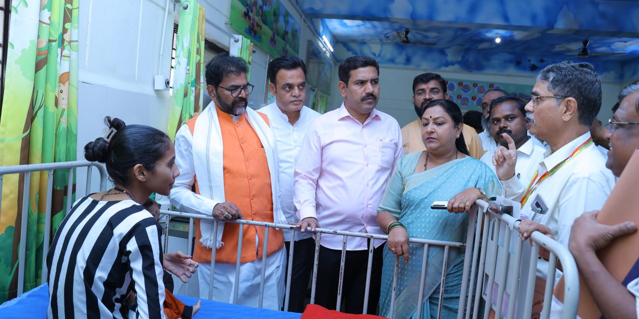 ಬಾಣಂತಿ,ಶಿಶುಗಳ ಸಾವು: ವಿಜಯೇಂದ್ರ ಜಿಲ್ಲಾಸ್ಪತ್ರೆಗೆ ಭೇಟಿ