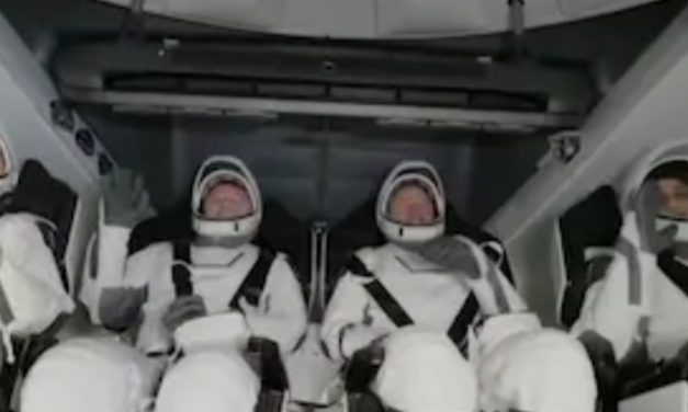 9 ತಿಂಗಳ ನಂತರ ಕೊನೆಗೂ ಭೂಮಿಗೆ ಬಂದಿಳಿದ ಸುನೀತಾ ವಿಲಿಯಮ್ಸ್