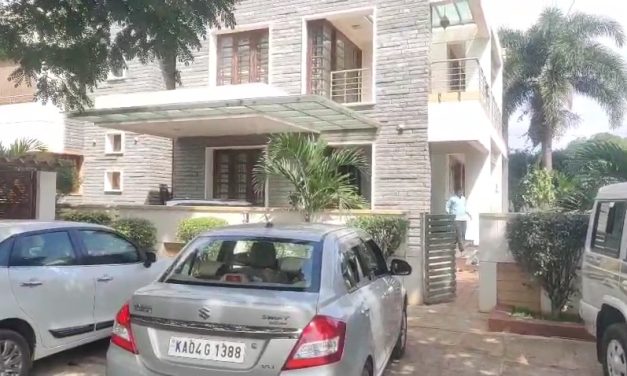 ಅಧಿಕಾರಿಗಳಿಗೆ ಶಾಕ್ ಕೊಟ್ಟ  ಲೋಕಾಯುಕ್ತ