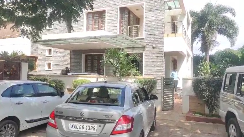 ಅಧಿಕಾರಿಗಳಿಗೆ ಶಾಕ್ ಕೊಟ್ಟ  ಲೋಕಾಯುಕ್ತ
