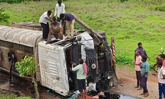 ಹೆದ್ದಾರಿ ಕಾರ್ಮಿಕರಿಗೆ ಟ್ಯಾಂಕರ ಡಿಕ್ಕಿ: ಮೂವರ ಸಾವು