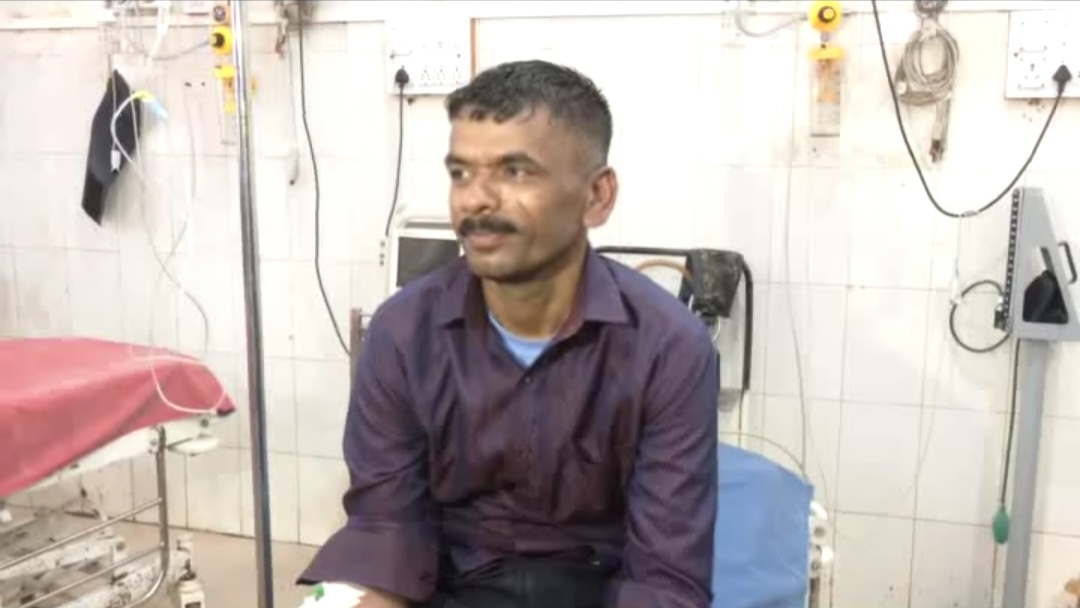 ಕಚ್ಚಿದ ಹಾವಿನೊಂದಿಗೆ ಆಸ್ಪತ್ರೆಗೆ ಬಂದ ರೈತ