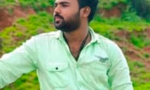 ವಿದ್ಯುತ ಕಂಬದಲ್ಲಿ ಜೋತಾಡಿದ ಸಿಬ್ಬಂದಿ ಮೃತದೇಹ