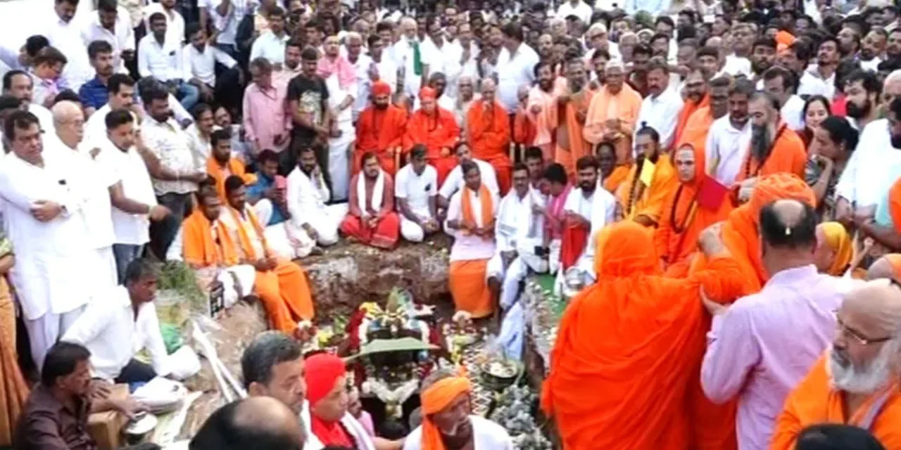 ಲಿಂಗಾಯತ ಸಂಪ್ರದಾಯದಂತೆ ಶಿವಶಂಕರಪ್ಪ ಅತ್ಯಕ್ರಿಯೆ